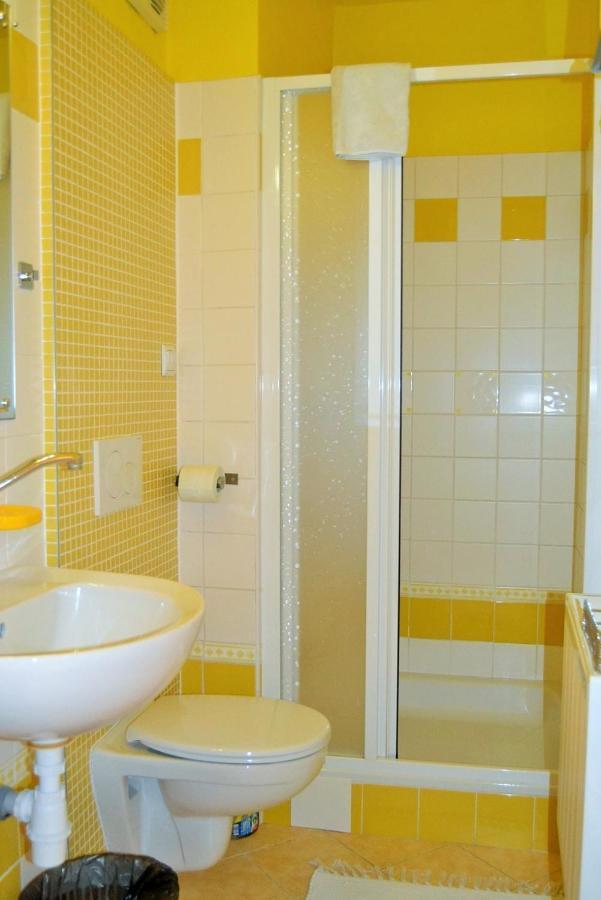 Apartments Nicol Κάρλοβι Βάρι Εξωτερικό φωτογραφία